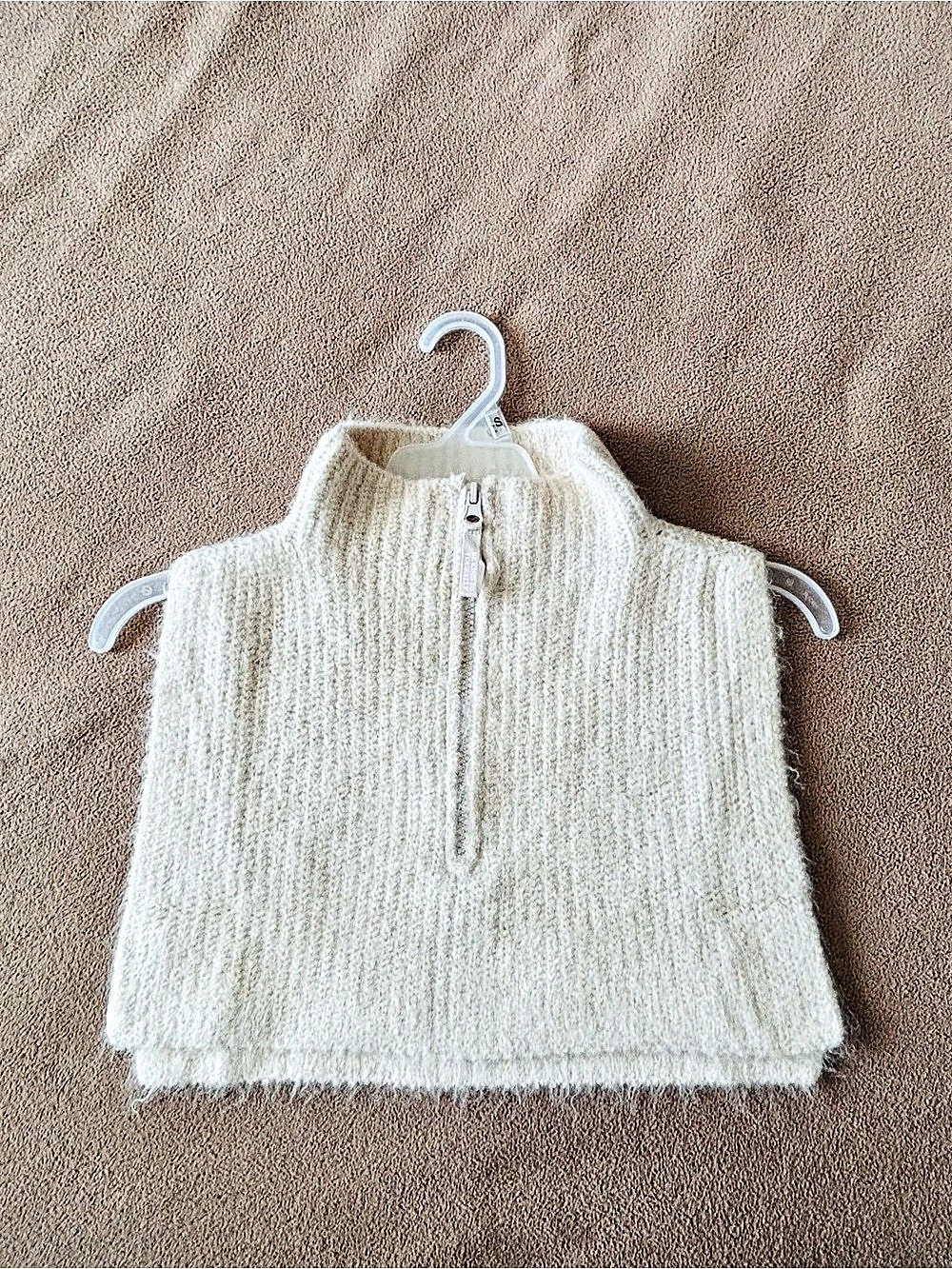 H&Medium Cream Ribbed Half-Zip Sweater Vest Size Medium